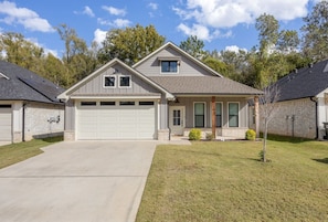 Exterior - The Legacy House! King size, blazing internet! (Tyler)