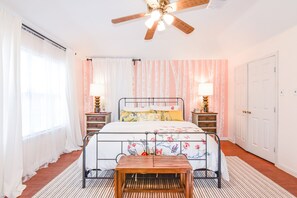 3 bedrooms, desk, iron/ironing board, travel crib