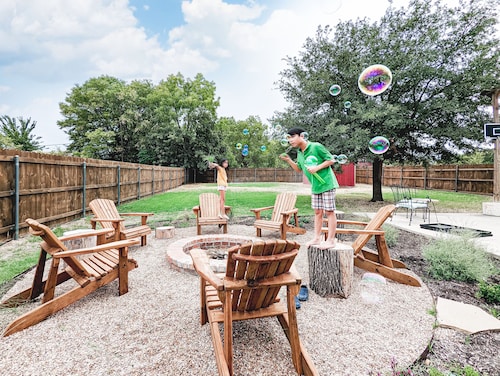 Arlington Home Near AT&T Stadium, Globe Life Field, Six Flags - FREE PARKING!!!