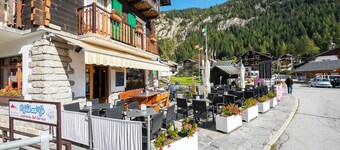 Monterosa Cozy Apartment 200m From Ski, Macugnaga, Italy