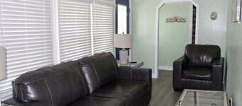 Remodeled Bungalow minutes from historic waterfront downtown Manteo