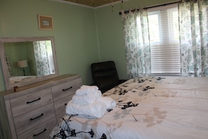 2 多间卧室、熨斗/熨衣板、免费 WiFi、床单