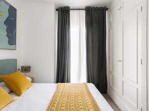 2 bedrooms, iron/ironing board, Internet, bed sheets
