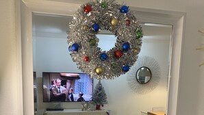 A framed mirror with a Christmas wreath and a small Christmas tree. - HEATED POOL, HOTTUBS, OCEAN/ GULF VIEW! Top Floor, Kitchen, Modern Decor! (Galveston)