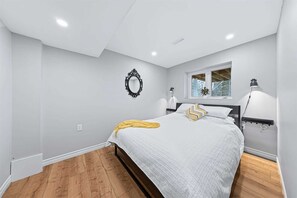 5 chambres, coffres-forts dans les chambres, fer et planche à repasser