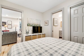 2 bedrooms, internet, bed sheets