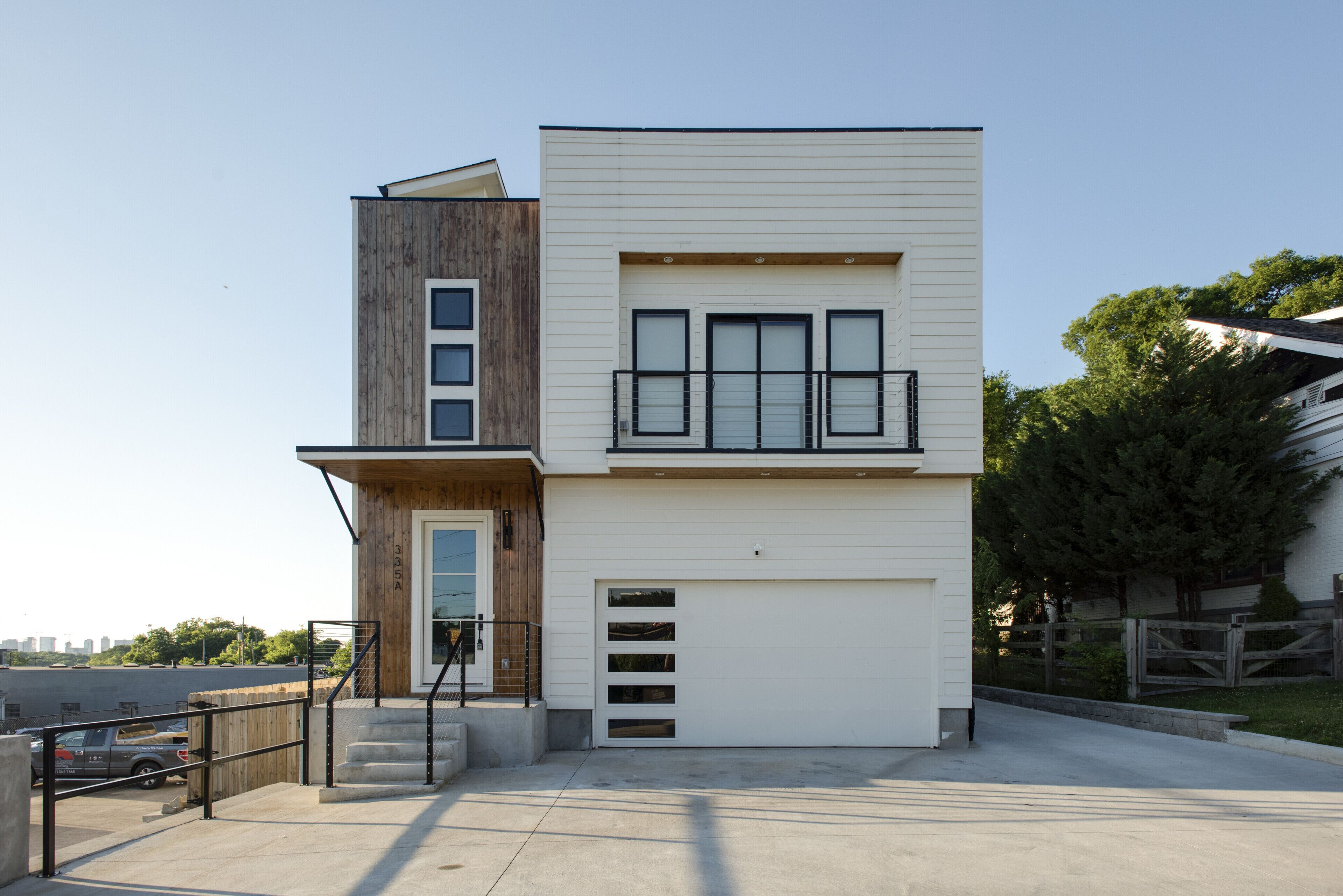 Trendy, Rooftop w/Downtown Views, 2.5Mi to Broadway!