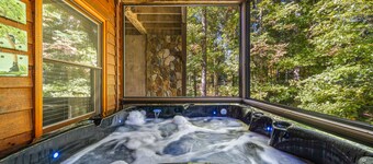 Stunning Mountain Retreat w/ Fireplace, Hot Tub, Enclosed Game Room & Ping-Pong