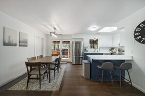 Dining - High-Altitude Retreat (Flagstaff)