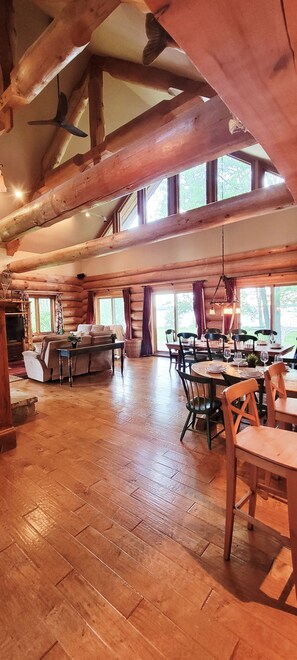 Dining - Beautiful Chalet on the Lake! (Carleton Place)