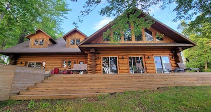 Beautiful Chalet on the Lake!