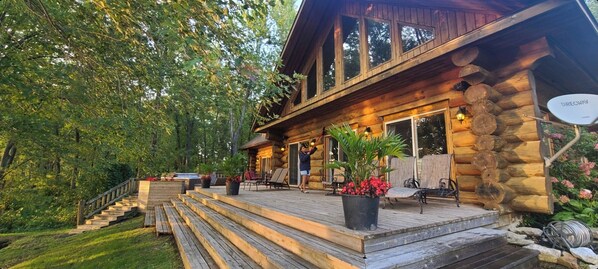 Terrace/patio - Beautiful Chalet on the Lake! (Carleton Place)