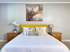 4 Schlafzimmer, Schreibtisch, Bügeleisen/Bügelbrett, WLAN