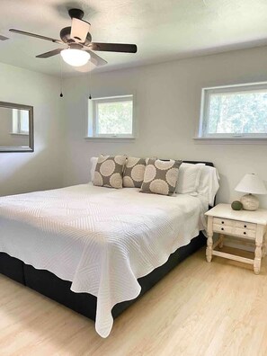 4 bedrooms, desk, iron/ironing board, WiFi