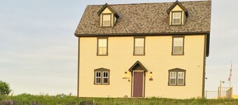 COMMANDER'S KEEP VACATION HOME - 4 1/2 ⭐️