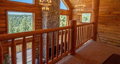 Woodland Views + Spacious Layout + Gameroom // Sleeps 12 in Beds