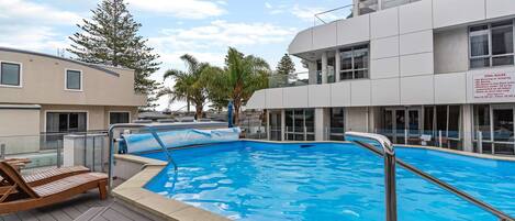 Ulkouima-allas, lämmitetty uima-allas