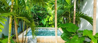 Casa Edén by Luxe Haus™ – Butlered Villa, Staff, Pool, Jacuzzi, Golf Carts