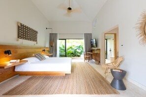 5 chambres, coffres-forts dans les chambres, bureau