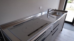 Family Room | Dapur peribadi | Peti sejuk, ketuhar gelombang mikro, peti sejuk beku 