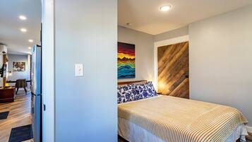 1 bedroom, desk, free WiFi, bed sheets