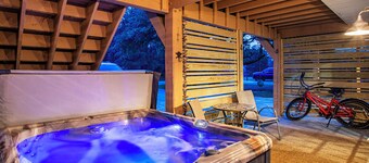 Stylish Suite for 2 - Heart of the Outer Banks - Private Gym and Hot Tub.