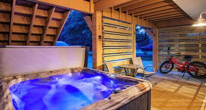 Stylish Suite for 2 - Heart of the Outer Banks - Private Gym and Hot Tub.