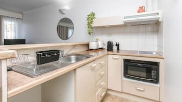 City Apartment | Private kitchen | Full-size fridge, microwave, stovetop, espresso maker
