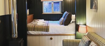 Bertie's Retreat - sleeps 2 guests  in 1 bedroom
