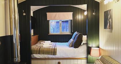 Bertie's Retreat - sleeps 2 guests in 1 bedroom