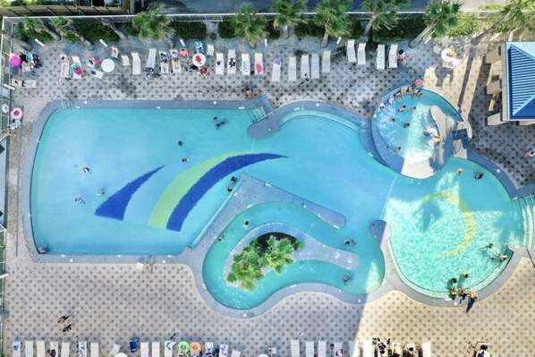 室內游泳池和室外游泳池