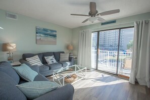 Condo, 3 Bedrooms | Living room