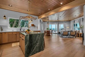 Interior - Voted Guest Favorite! Get Wow'd! Stellar Views Hollywood Hills (Los Angeles)