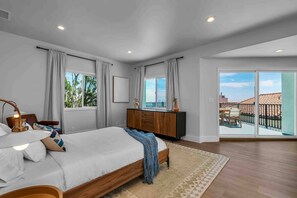 4 bedrooms, desk, iron/ironing board, WiFi - Voted Guest Favorite! Get Wow'd! Stellar Views Hollywood Hills (Los Angeles)