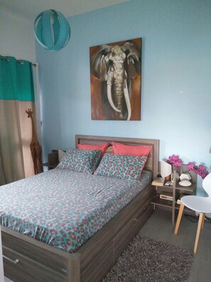 2 habitaciones, escritorio, tabla de planchar con plancha y wifi 