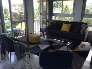 TV - Superbe vue Mer, Piscine Pour cet Appartement au Coeur de ST Gilles (Saint Paul)