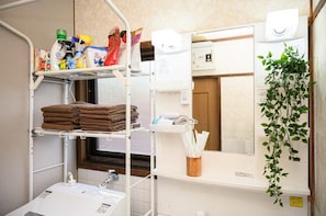 Comfort huis | Badkamer | Een bad/douchecombinatie, een bronwaterbad, gratis toiletartikelen