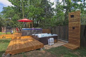 Outdoor spa tub - Spacious 4 bedroom house by OWA & Tanger Outlets, 15 mins from Beaches (Foley)