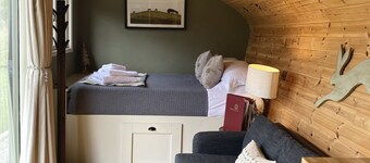 Hare’s Retreat - ( Middle Cabin )  - sleeps 2 guests  in 1 bedroom