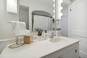 Bathroom - Lakefront W/ Hot Tub (Commerce Charter Twp)