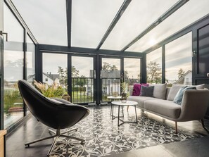 Smart-TV, Bücher, Stereoanlage