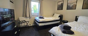 4 bedrooms, iron/ironing board, free WiFi