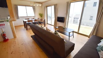 舒適獨棟房屋 | 3 間臥室、筆電工作空間、熨斗/熨衣板、免費無線上網