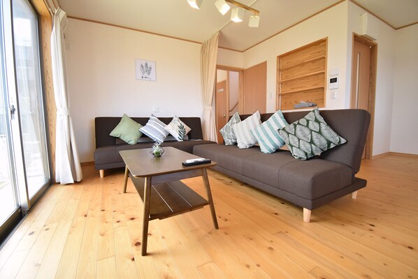 3 bedrooms, laptop workspace, iron/ironing board, free WiFi