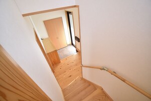 3 habitaciones y espacio para trabajar con laptop 