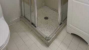 milieuvriendelijk toiletgerief, een haardroger, handdoeken, zeep