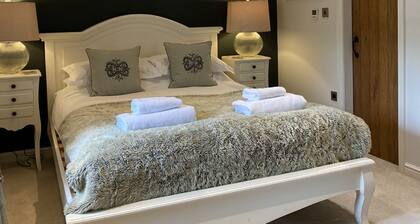 Brosterfield Suite - sleeps 2 guests in 1 bedroom