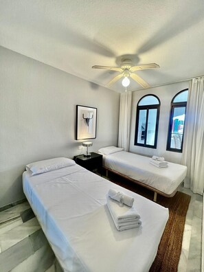 2 bedrooms, iron/ironing board, free WiFi, bed sheets - Luxury Apartment with Pool and Terrace (Benalmádena)
