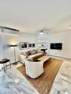 TV - Luxury Apartment with Pool and Terrace (Benalmádena)