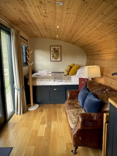 Robin’s Nest - ( Top Cabin )  - sleeps 2 guests